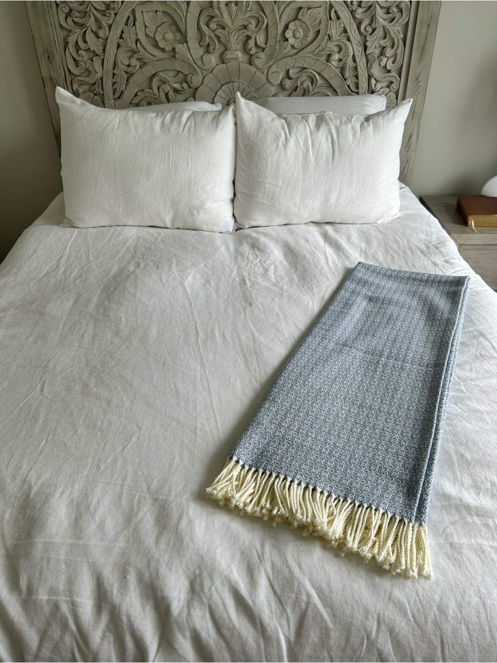 Docofil Soft Blue Patterned Throw with Cream Fringe - Elegant Bed Accent